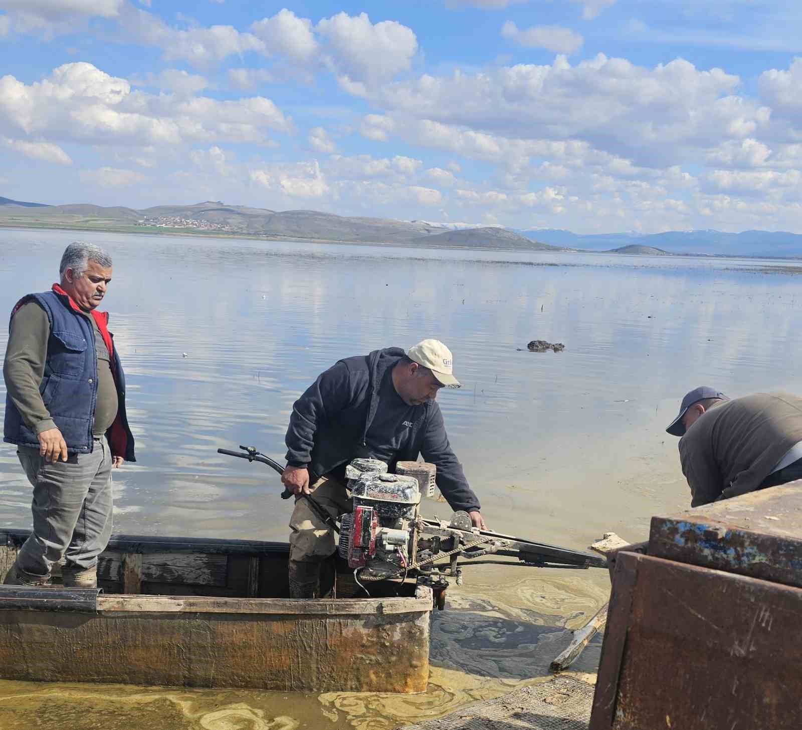Çavuşçu Gölü çatlamış topraktan göl görünümüne kavuşmaya başladı
Çavuşçu Gölü çatlamış topraktan göl görünümüne kavuşmaya başladı