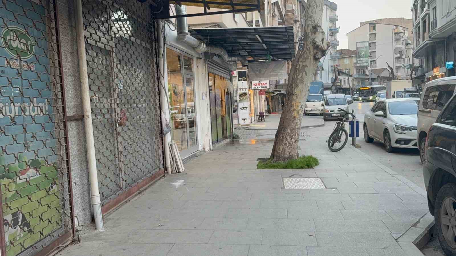 Çay ocağına pompalı tüfekle ateş açıldı, 2 kişi yaralandı
