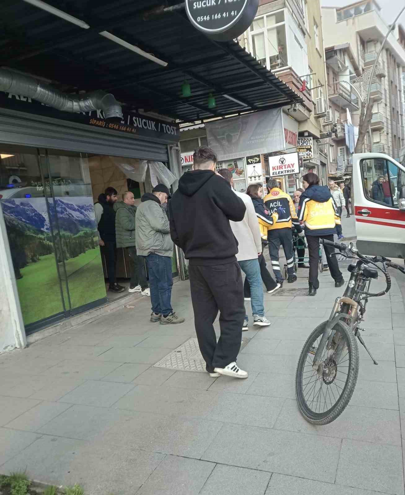 Çay ocağına pompalı tüfekle ateş açıldı, 2 kişi yaralandı
