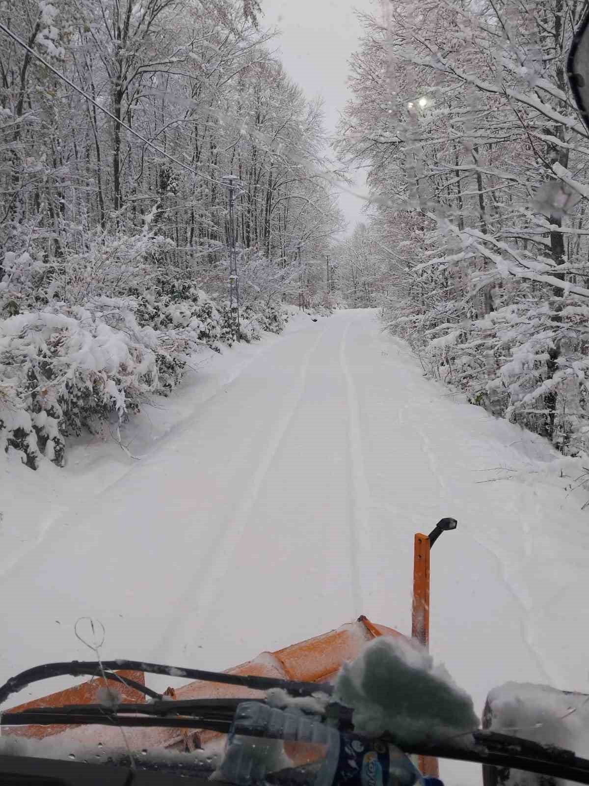 Çaycuma’da karla mücadele çalışmaları sürüyor
