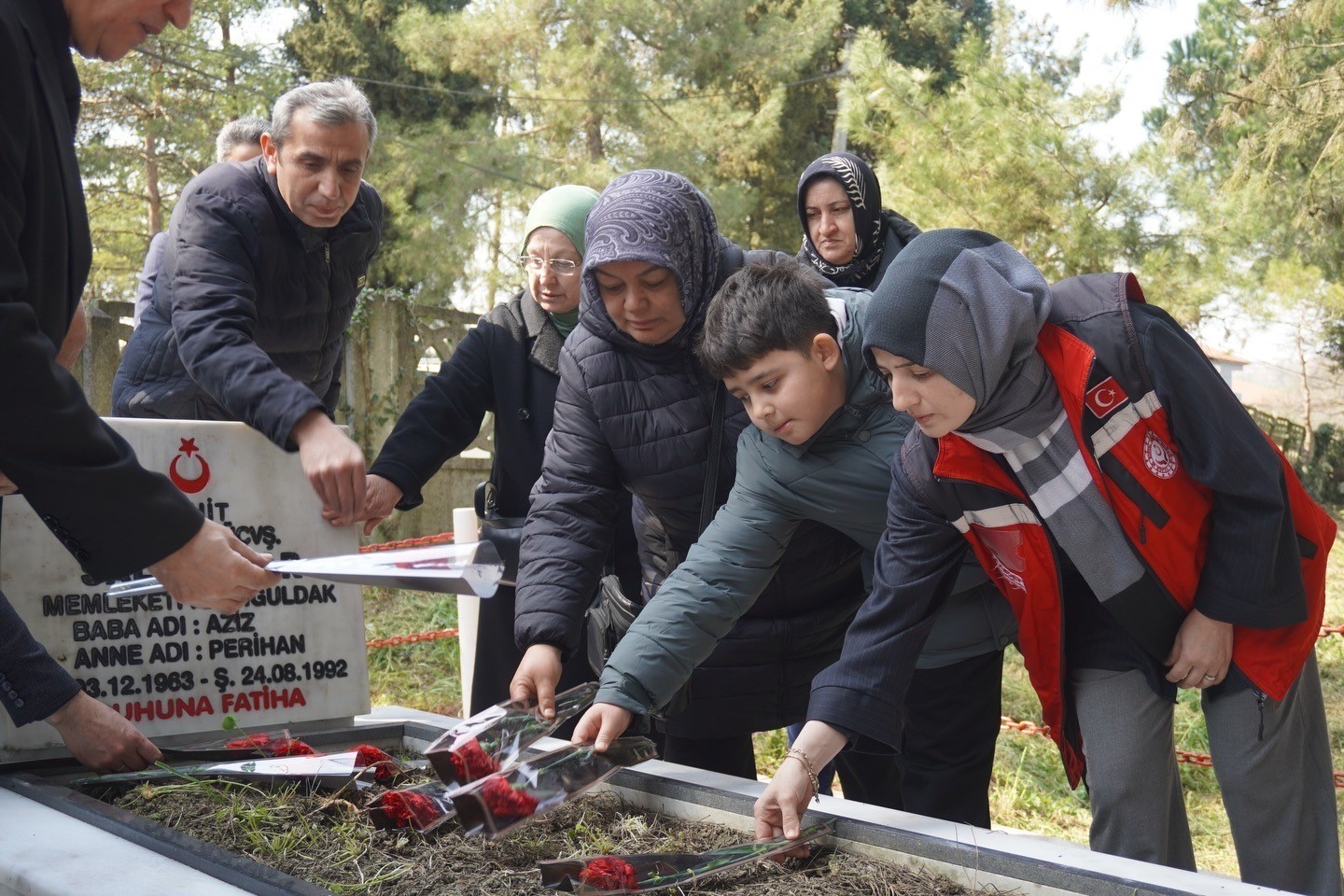 Çaycuma’da şehitlerin kabirleri başında dualar edildi
