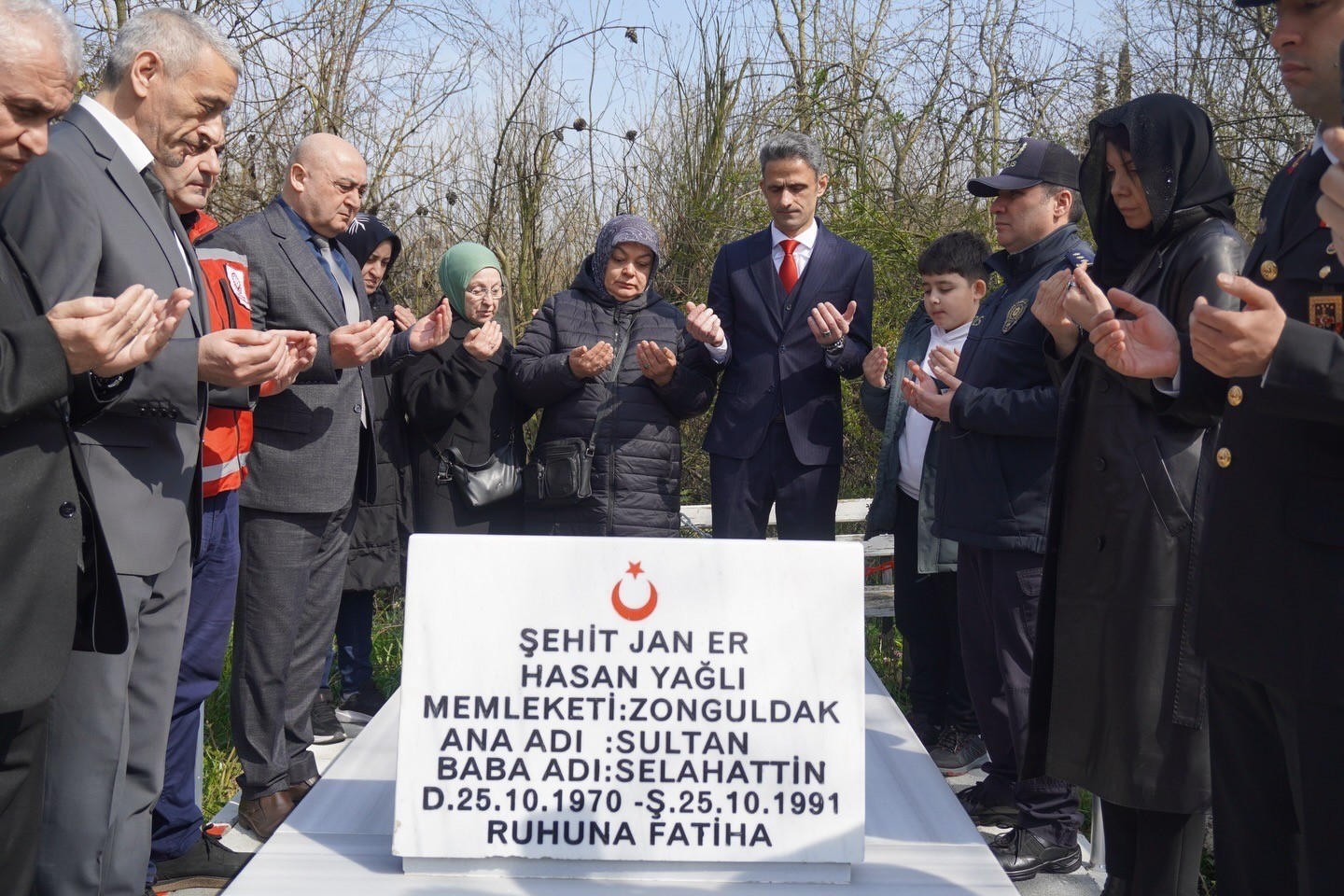 Çaycuma’da şehitlerin kabirleri başında dualar edildi

