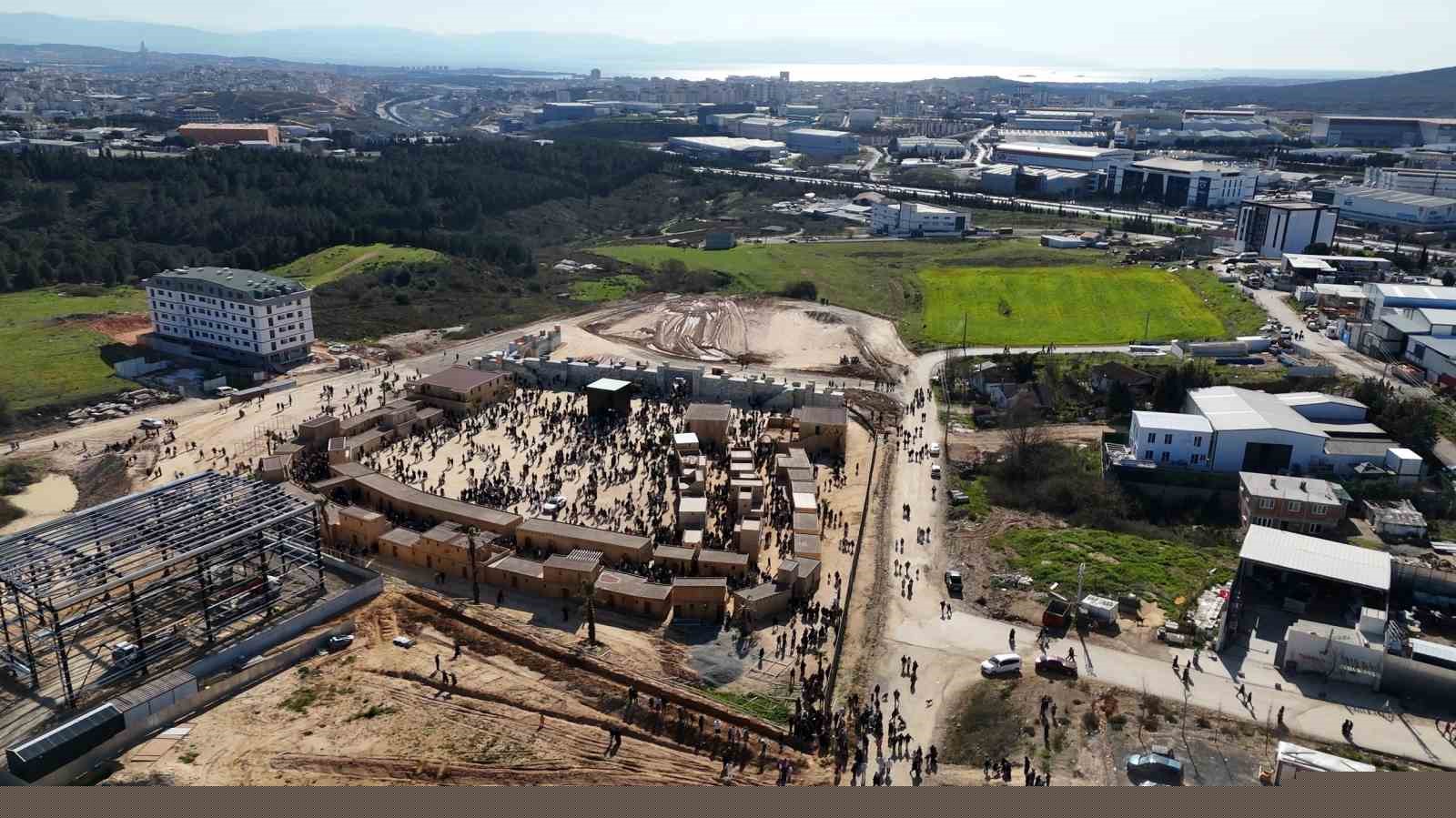 Çayırova Mekke Film Platosu, ziyaretçi akınına uğradı
Çayırova Mekke Film Platosu, ziyaretçi akınına uğradı