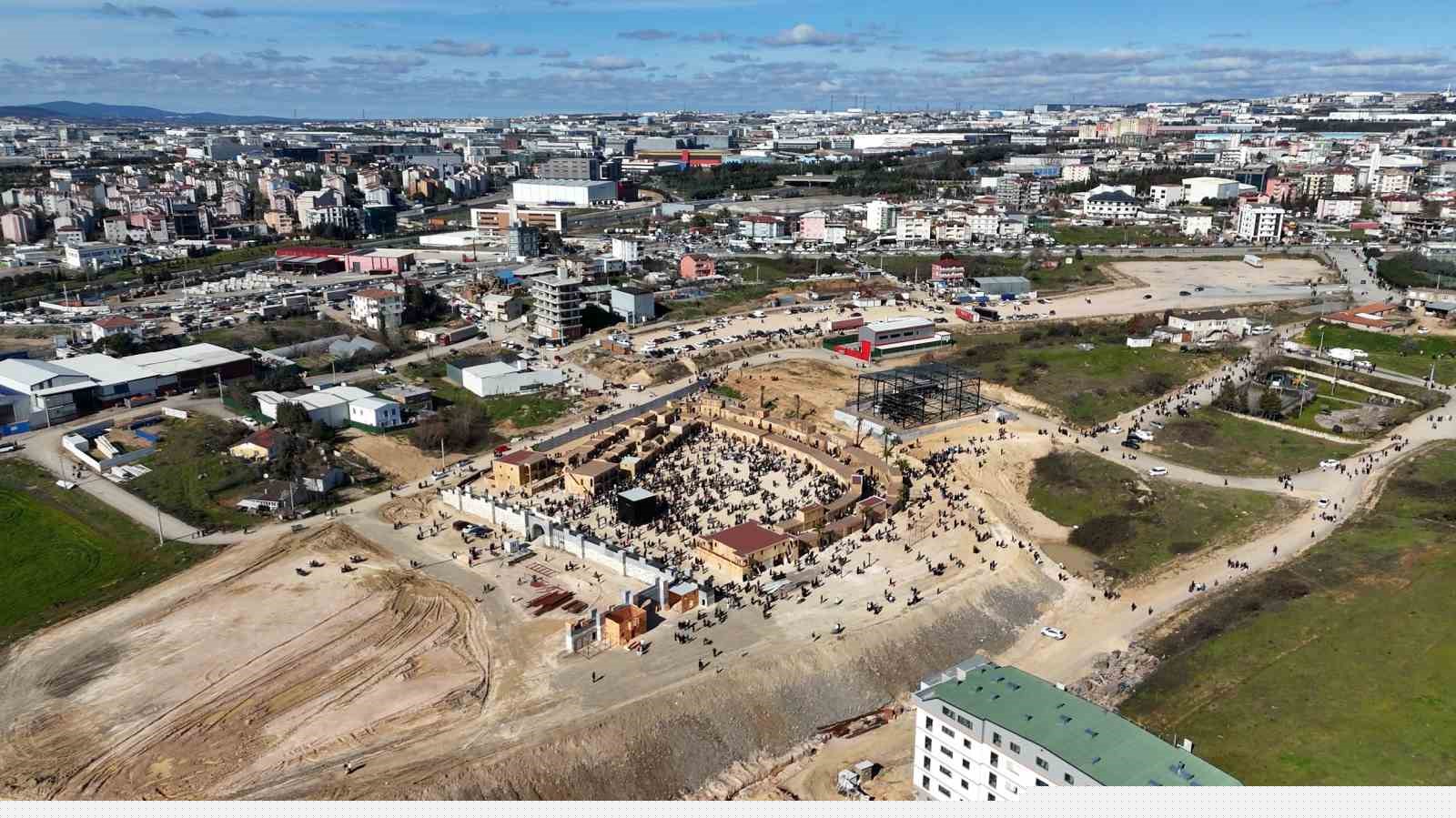 Çayırova Mekke Film Platosu, ziyaretçi akınına uğradı
Çayırova Mekke Film Platosu, ziyaretçi akınına uğradı