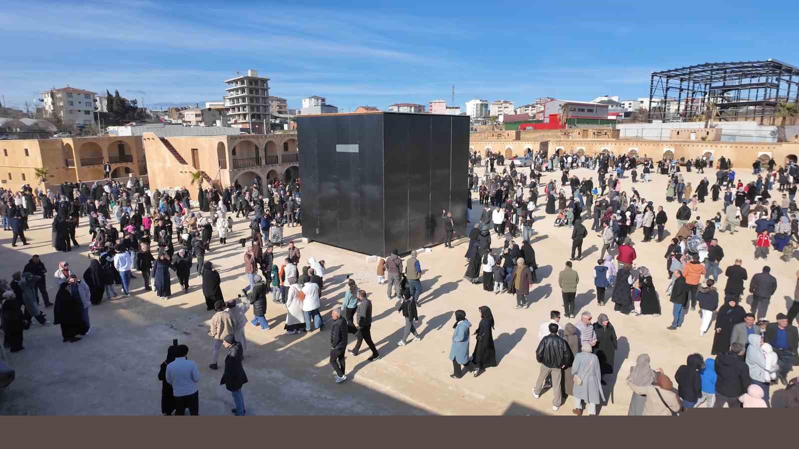 Çayırova Mekke Film Platosu, ziyaretçi akınına uğradı
Çayırova Mekke Film Platosu, ziyaretçi akınına uğradı