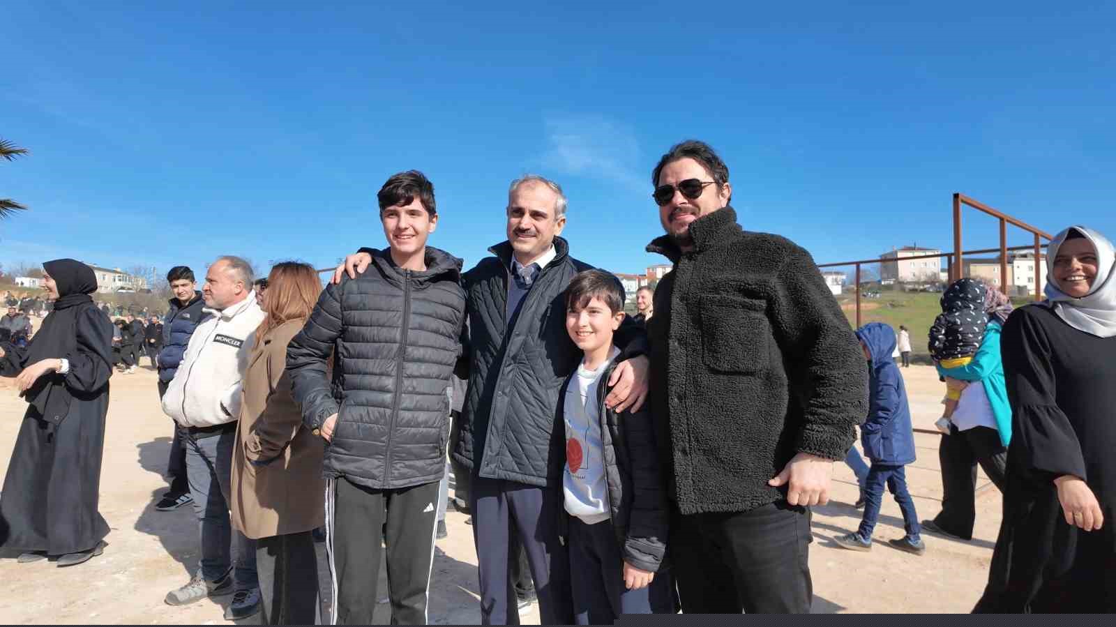 Çayırova Mekke Film Platosu, ziyaretçi akınına uğradı
Çayırova Mekke Film Platosu, ziyaretçi akınına uğradı