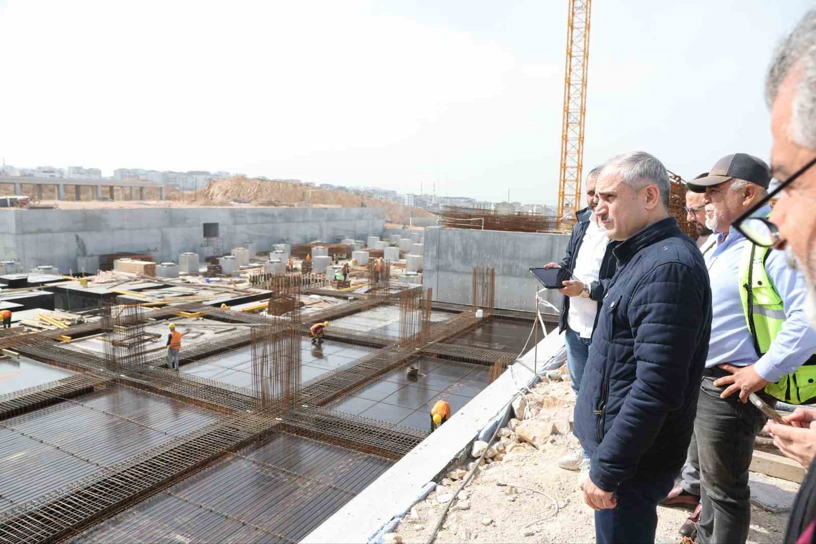 Çayırova’da 200 yataklı hastane ve meslek lisesi inşaatları hızla yükseliyor
