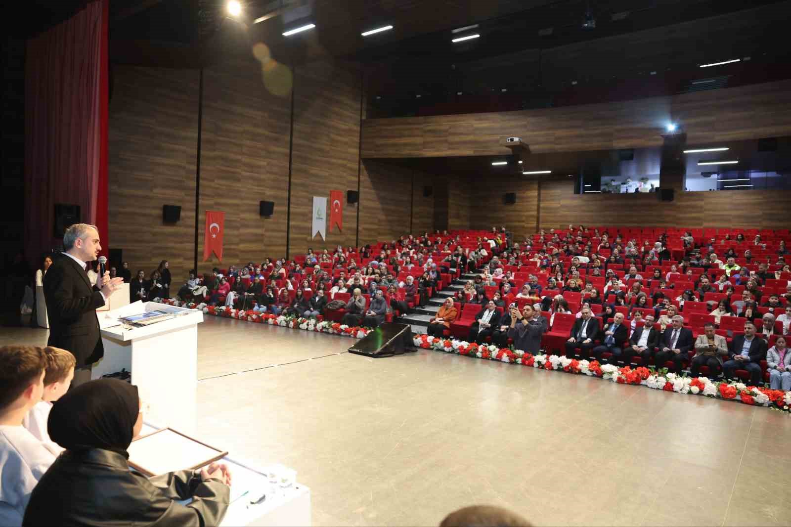 Çayırova’da bilgi evleri öğrencileri yarıştı
