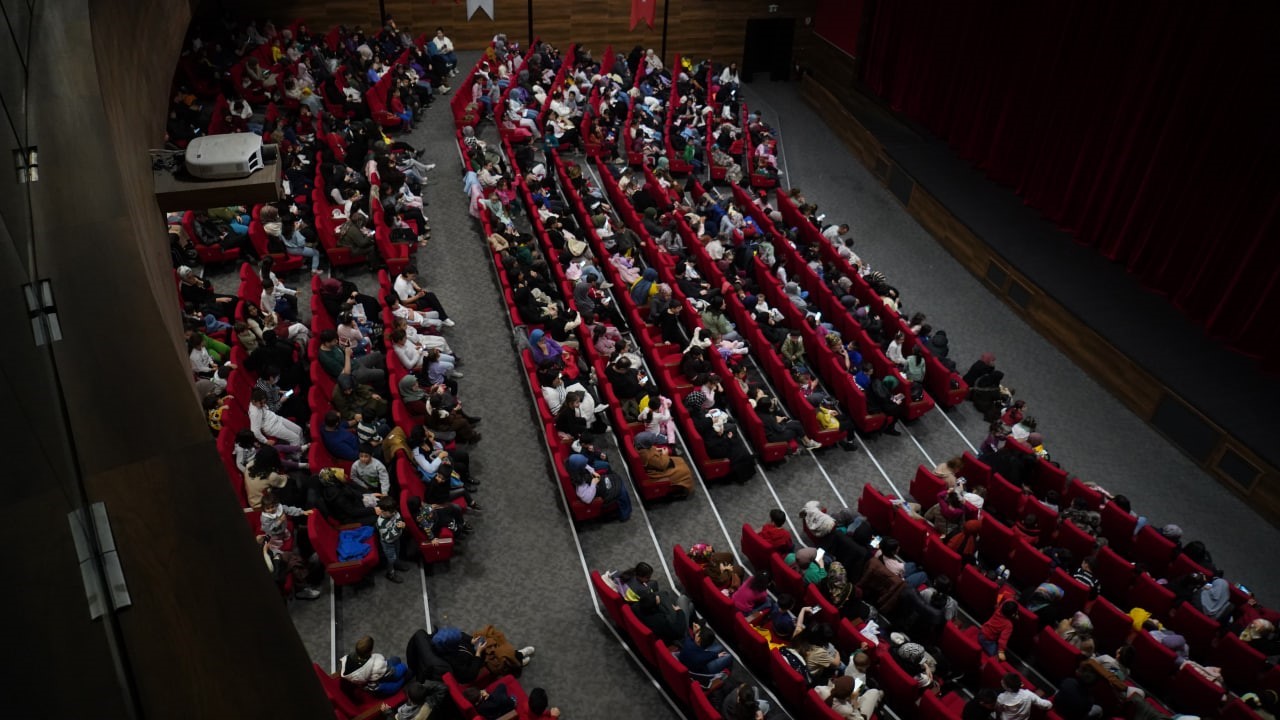 Çayırova’da çocuklar ara tatili tiyatroyla değerlendiriyor
