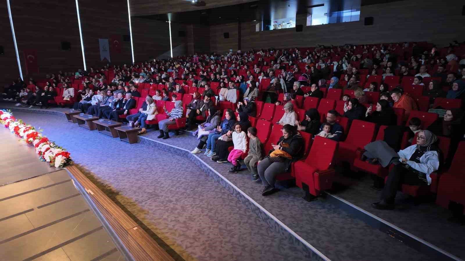 Çayırova’da Türk Halk Müziği Korosu konser verdi
