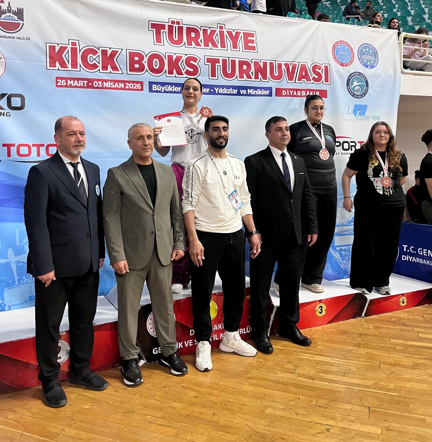 Çayırovalı kick boksçular Diyarbakır’dan 2 madalyayla döndü
