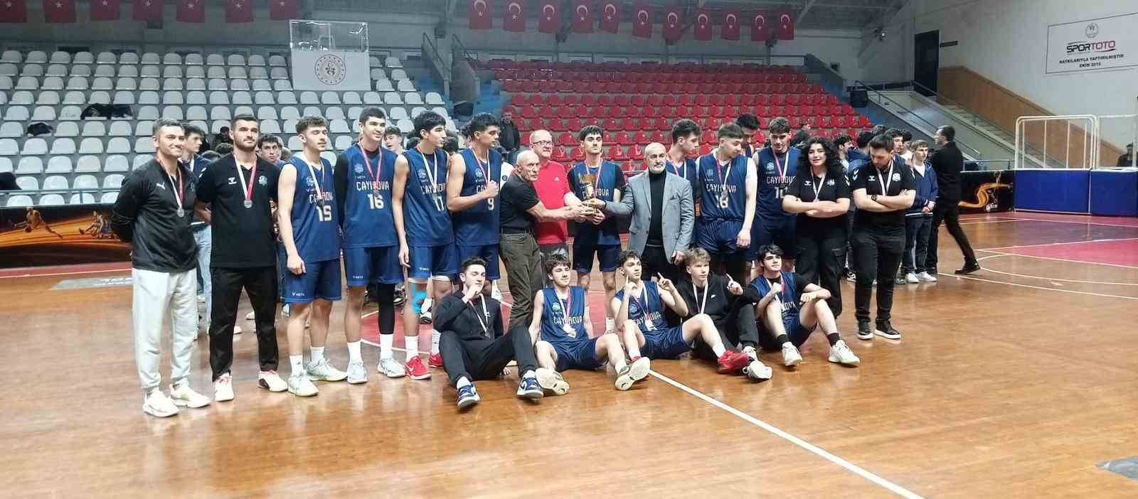 Çayırova’nın genç basketbolcuları Kocaeli ikincisi oldu
