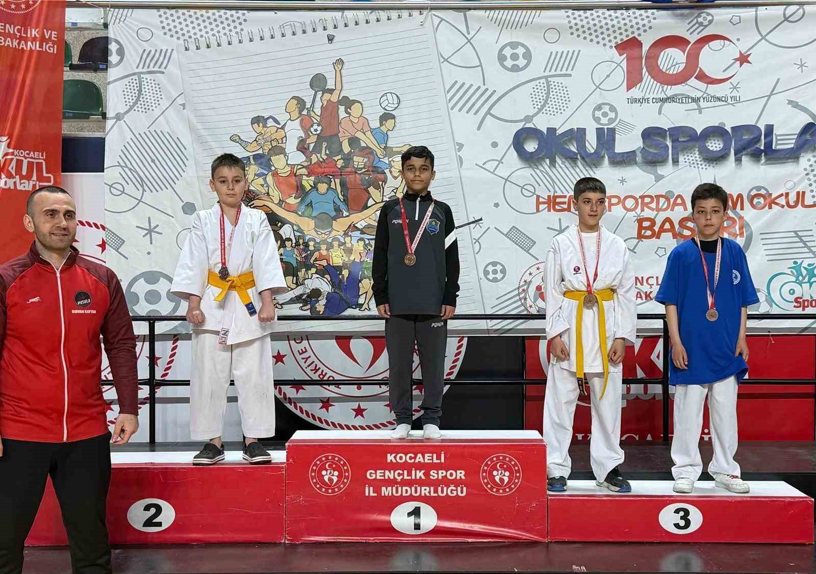 Çayırova’ya karatede 15 madalya birden
