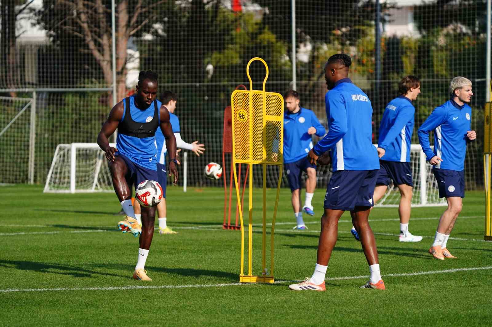 Çaykur Rizespor 2. devre hazırlıklarını sürdürüyor
