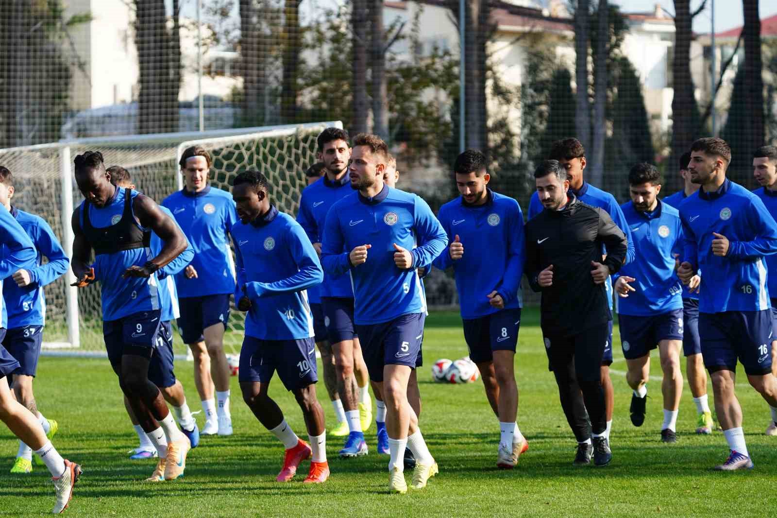Çaykur Rizespor 2. devre hazırlıklarını sürdürüyor
