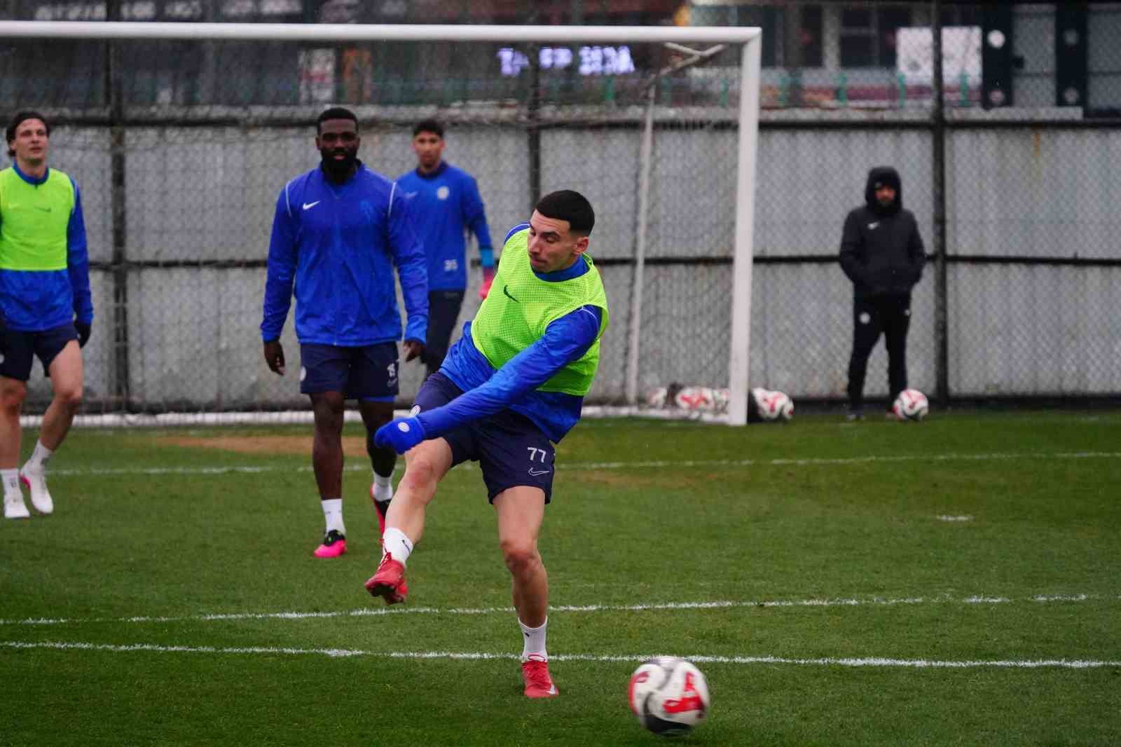 Çaykur Rizespor Fatih Karagümrük maçı hazırlıklarına başladı
