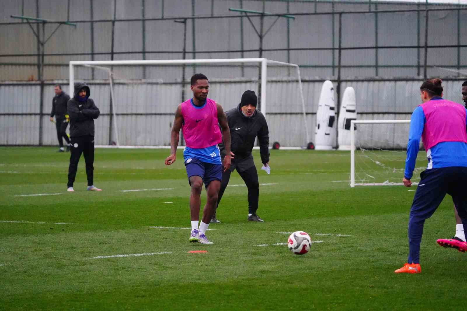 Çaykur Rizespor Fatih Karagümrük maçı hazırlıklarına başladı
