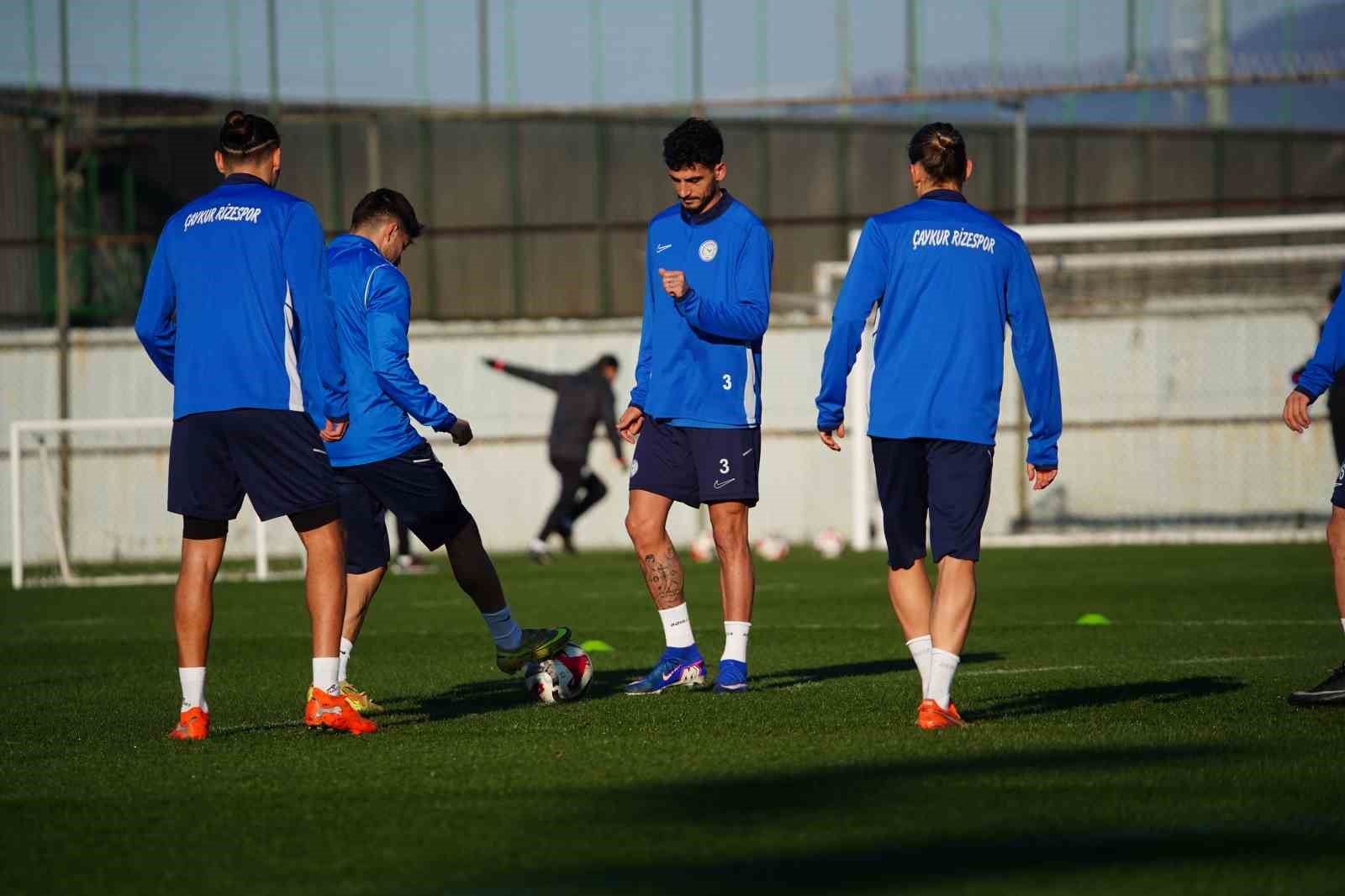 Çaykur Rizespor, Trabzonspor hazırlıklarına başladı
