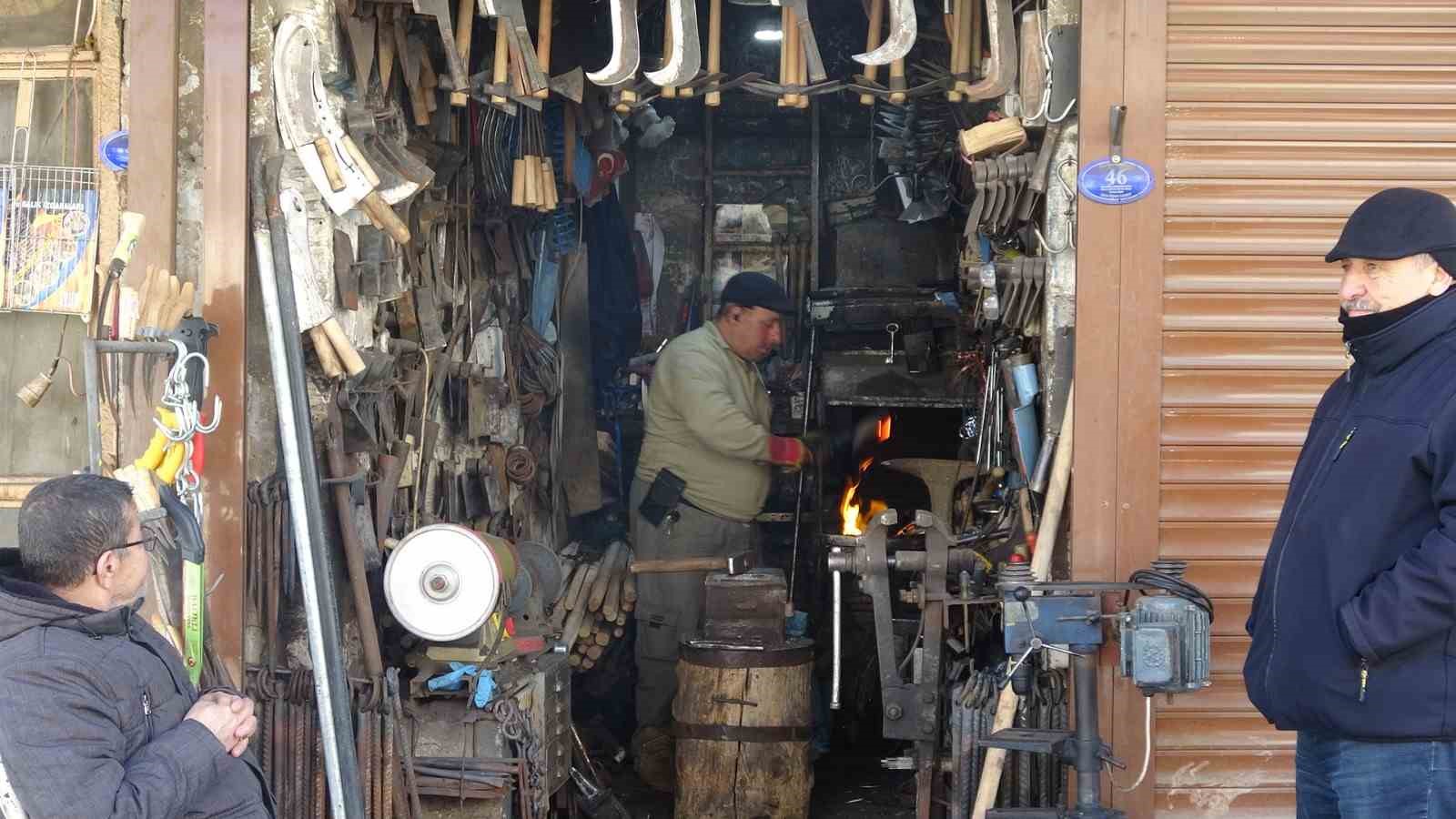 Çekiç sesleri azaldı, ustalar yalnız kaldı
