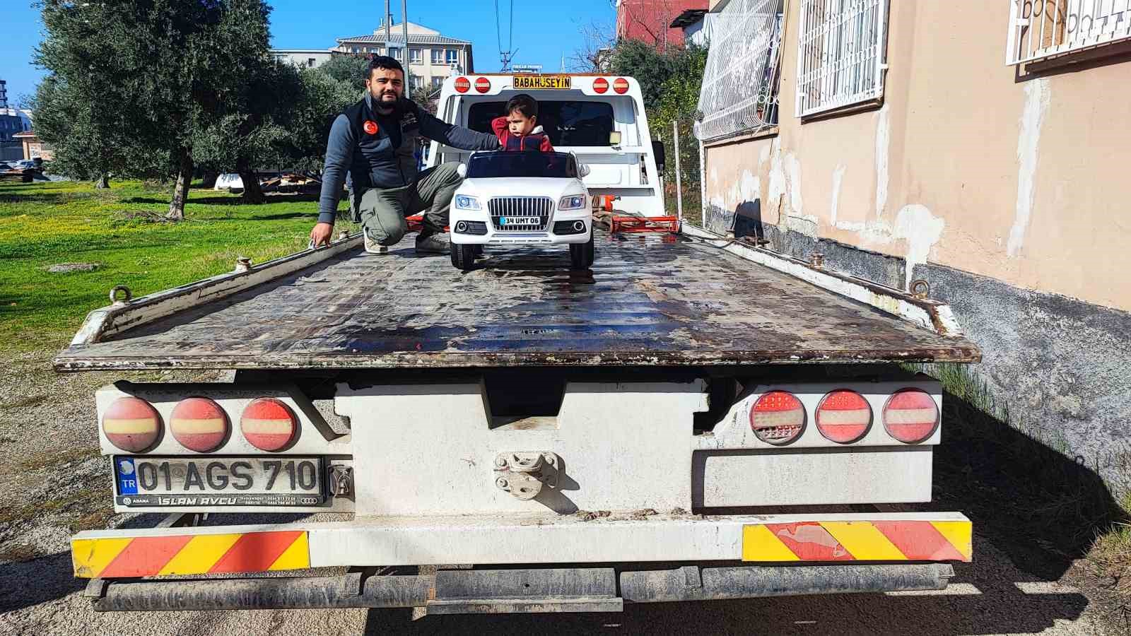 Çekiciyle gelen doğum günü sürprizi yüzleri güldürdü

