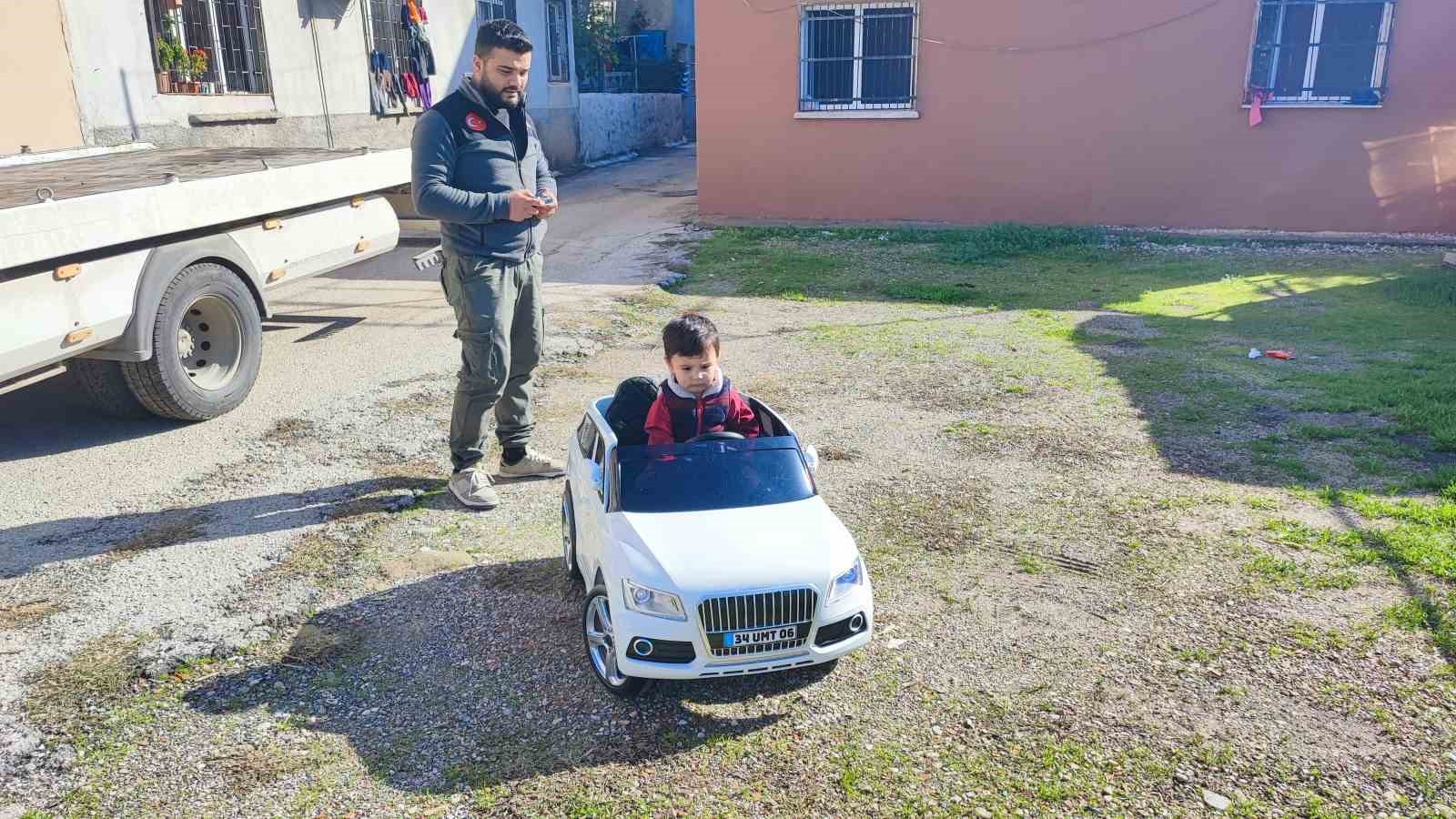 Çekiciyle gelen doğum günü sürprizi yüzleri güldürdü
