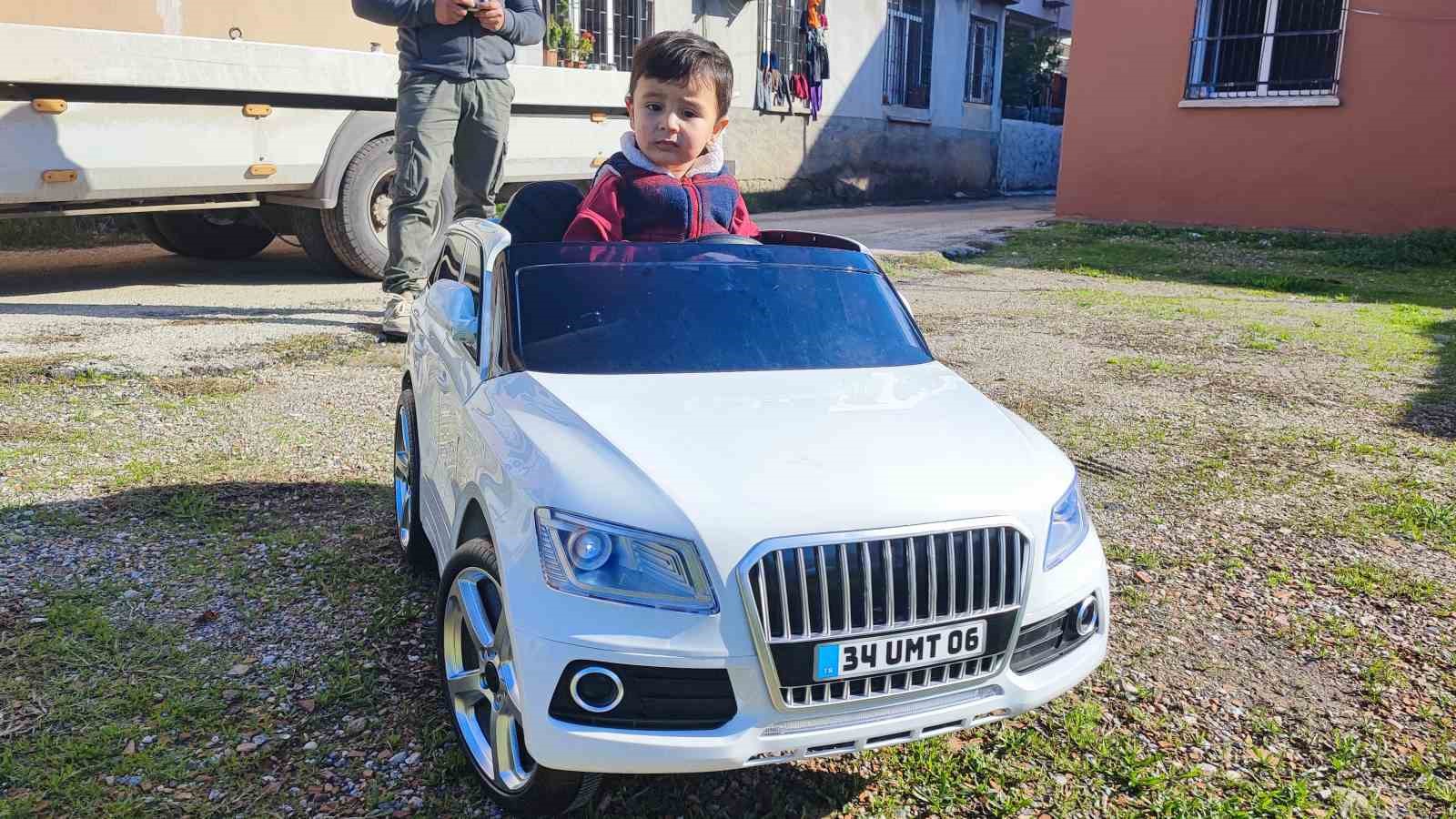 Çekiciyle gelen doğum günü sürprizi yüzleri güldürdü
