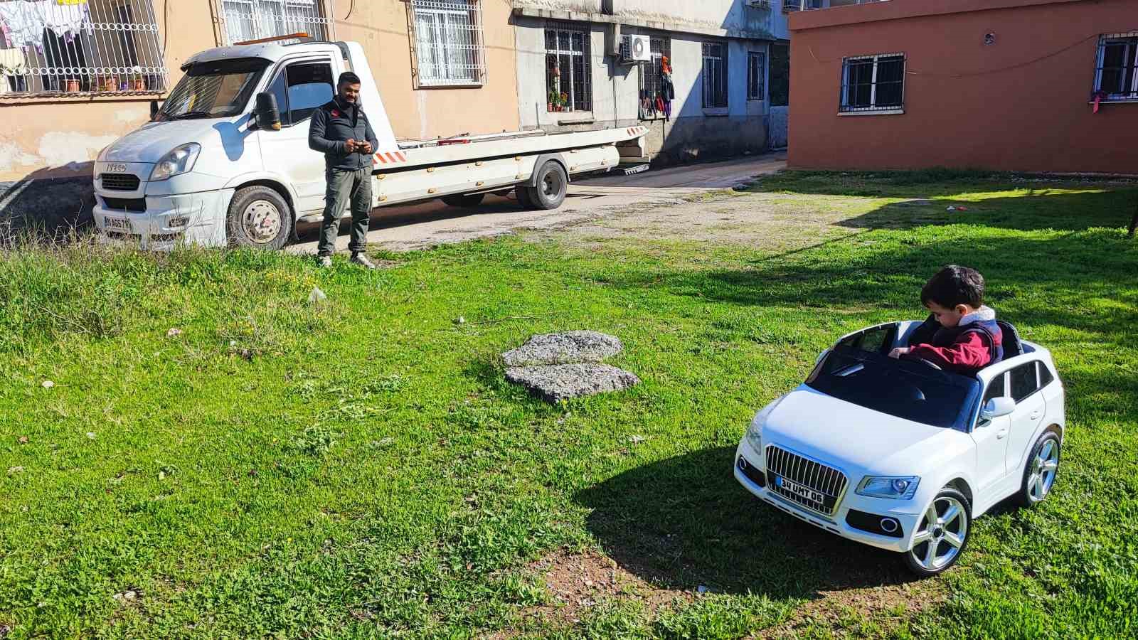 Çekiciyle gelen doğum günü sürprizi yüzleri güldürdü
