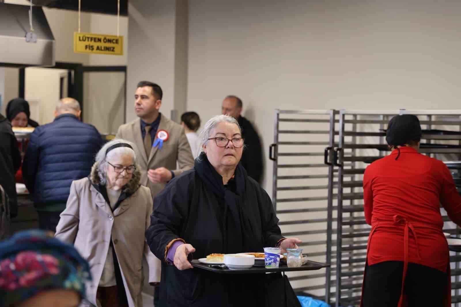 Çekmeköy Kent Lokantası hizmete başladı

