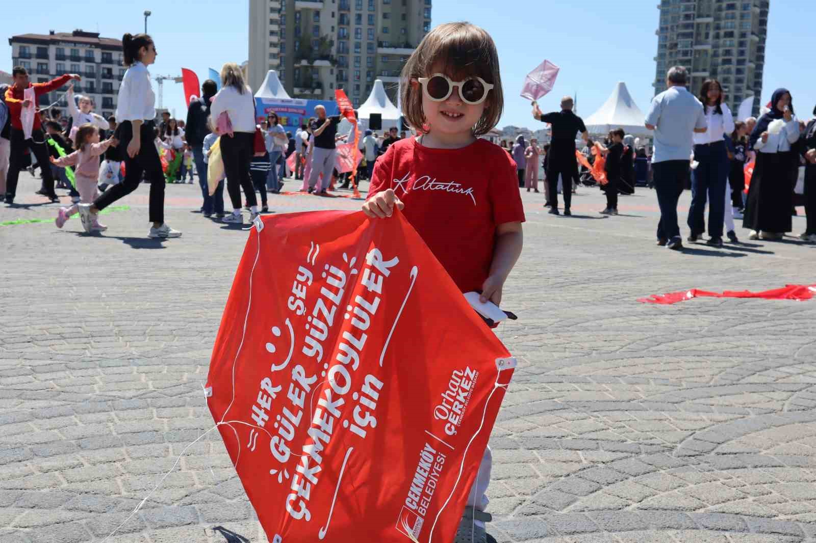 Çekmeköy’de gökyüzü çocukların bayramına sahne oldu
