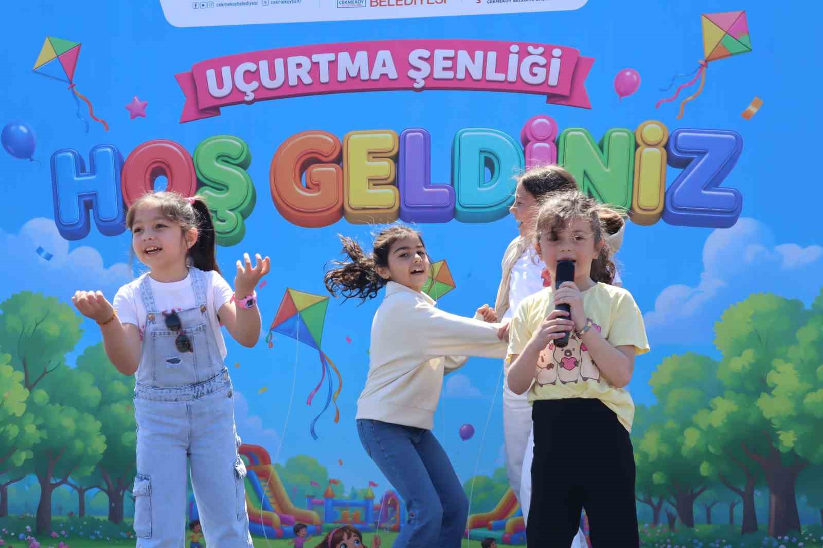 Çekmeköy’de gökyüzü çocukların bayramına sahne oldu
