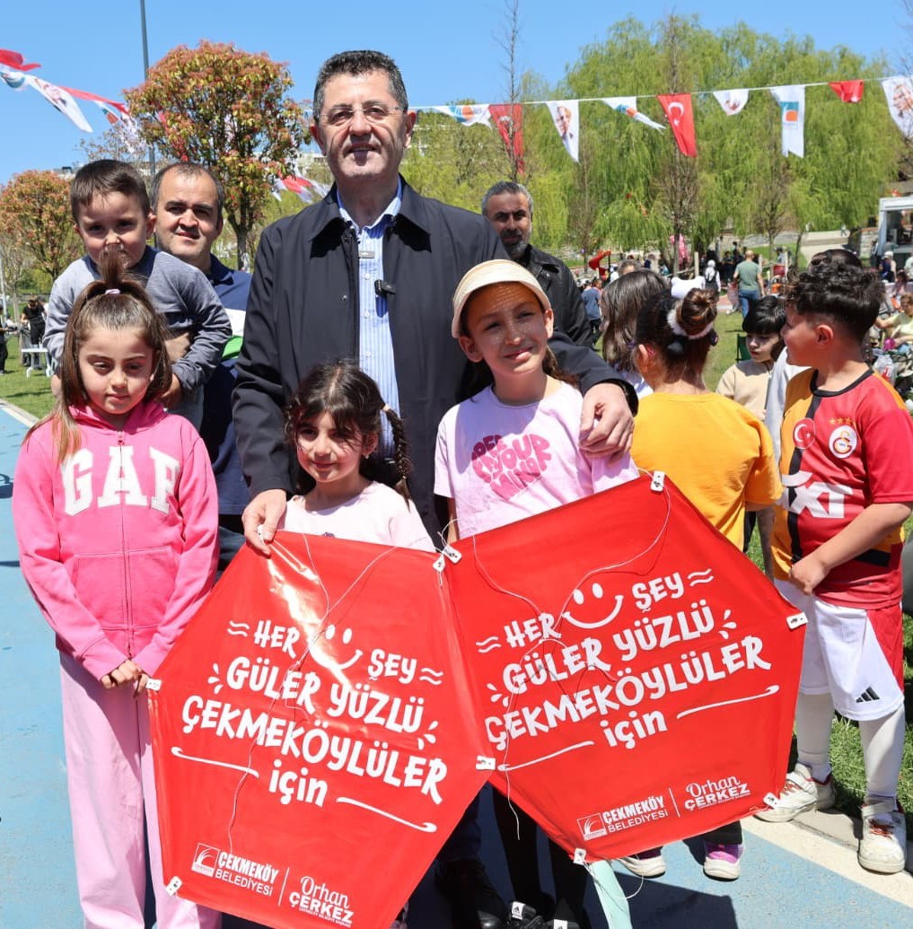 Çekmeköy’de gökyüzü çocukların bayramına sahne oldu

