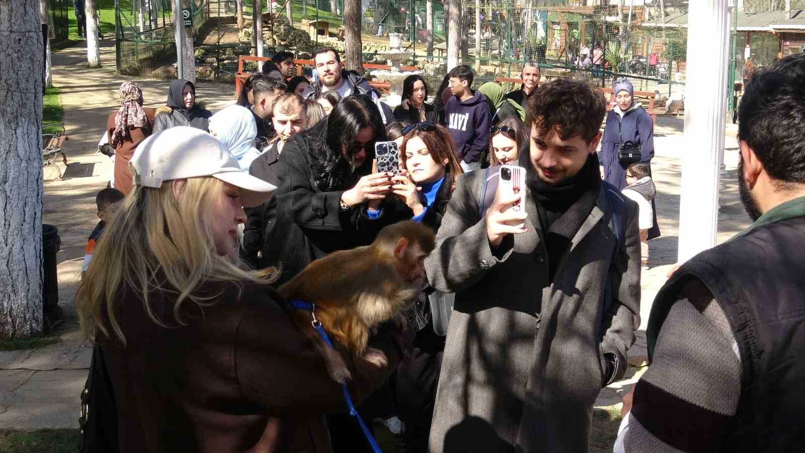 Çekmeköy’de kadınlar 8 Mart’ı hayvanat bahçesinde kutladı: Park of İstanbul kadınlara ücretsiz açıldı
Çekmeköy’de kadınlar 8 Mart’ı hayvanat bahçesinde kutladı: Park of İstanbul kadınlara ücretsiz açıldı