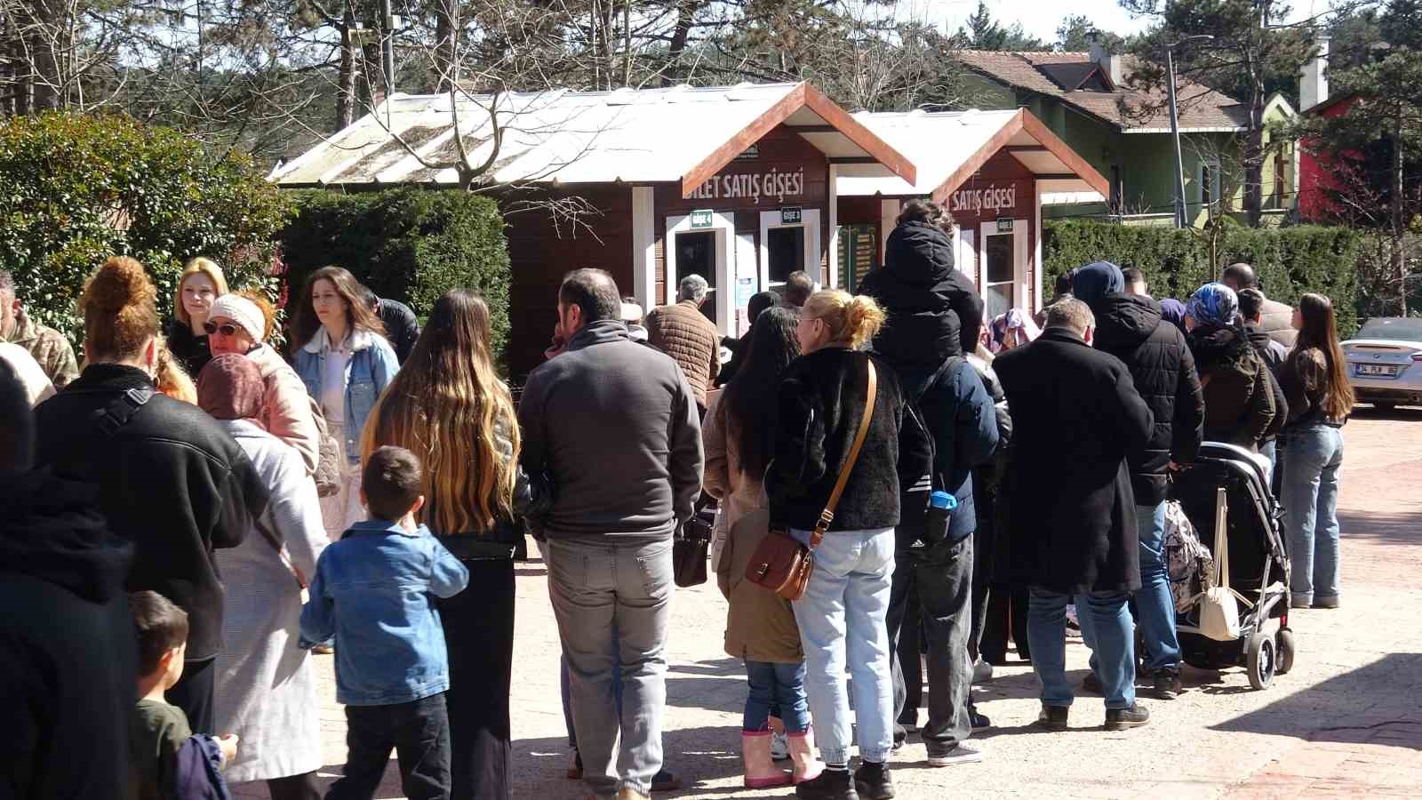 Çekmeköy’de kadınlar 8 Mart’ı hayvanat bahçesinde kutladı: Park of İstanbul kadınlara ücretsiz açıldı
Çekmeköy’de kadınlar 8 Mart’ı hayvanat bahçesinde kutladı: Park of İstanbul kadınlara ücretsiz açıldı