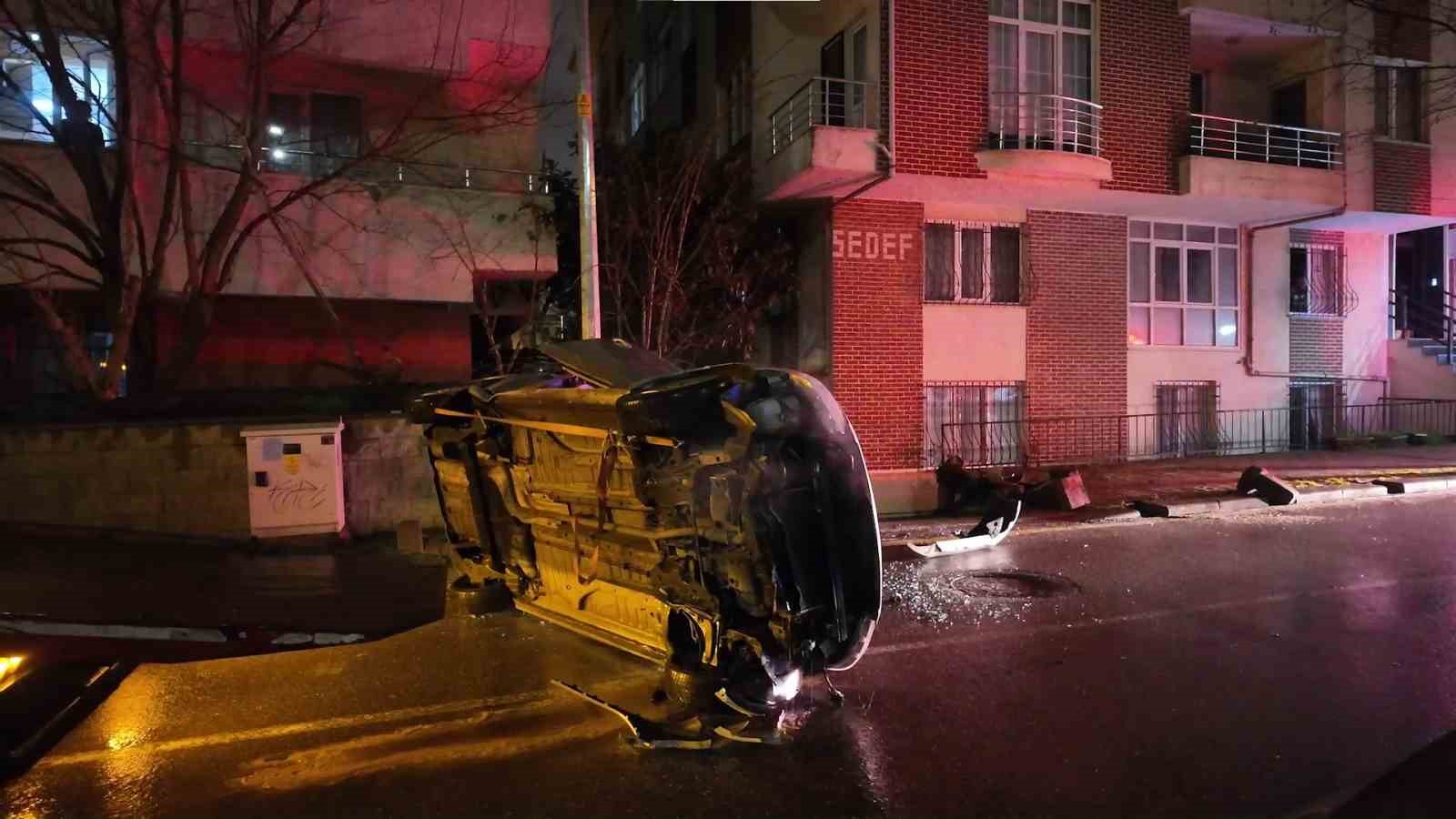 Çekmeköy’de kontrolden çıkan otomobil takla attı: 3 yaralı
