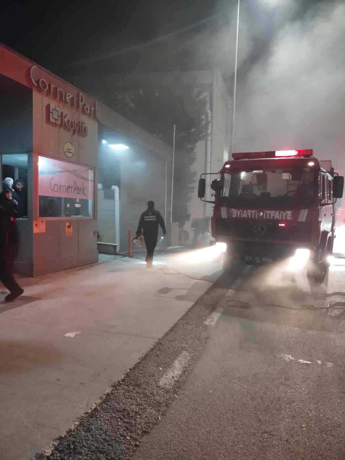 Çekmeköy’de park halindeki araçta yangın çıktı
