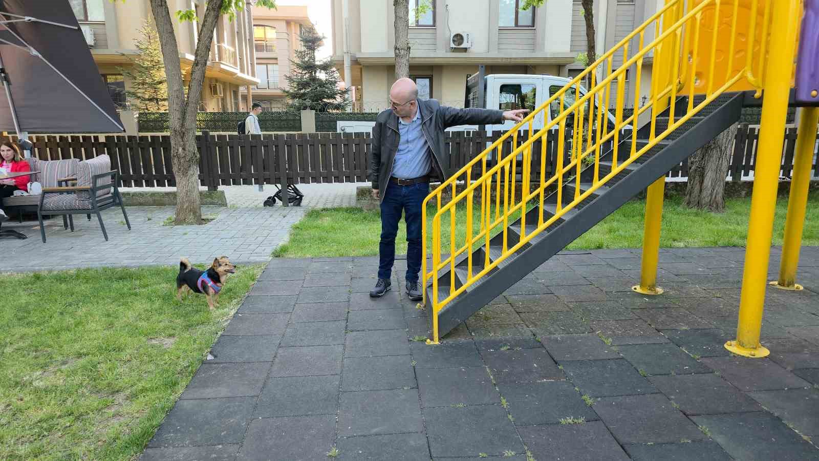 Ceku’nun park keyfi: Kaydıraktan kayıyor, çocuklarla oynuyor
