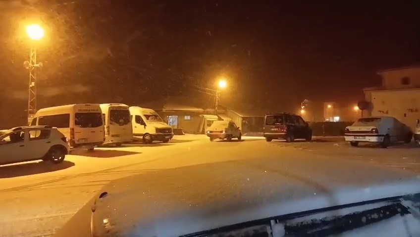 Çelikhan ilçesinde kar yağışı
