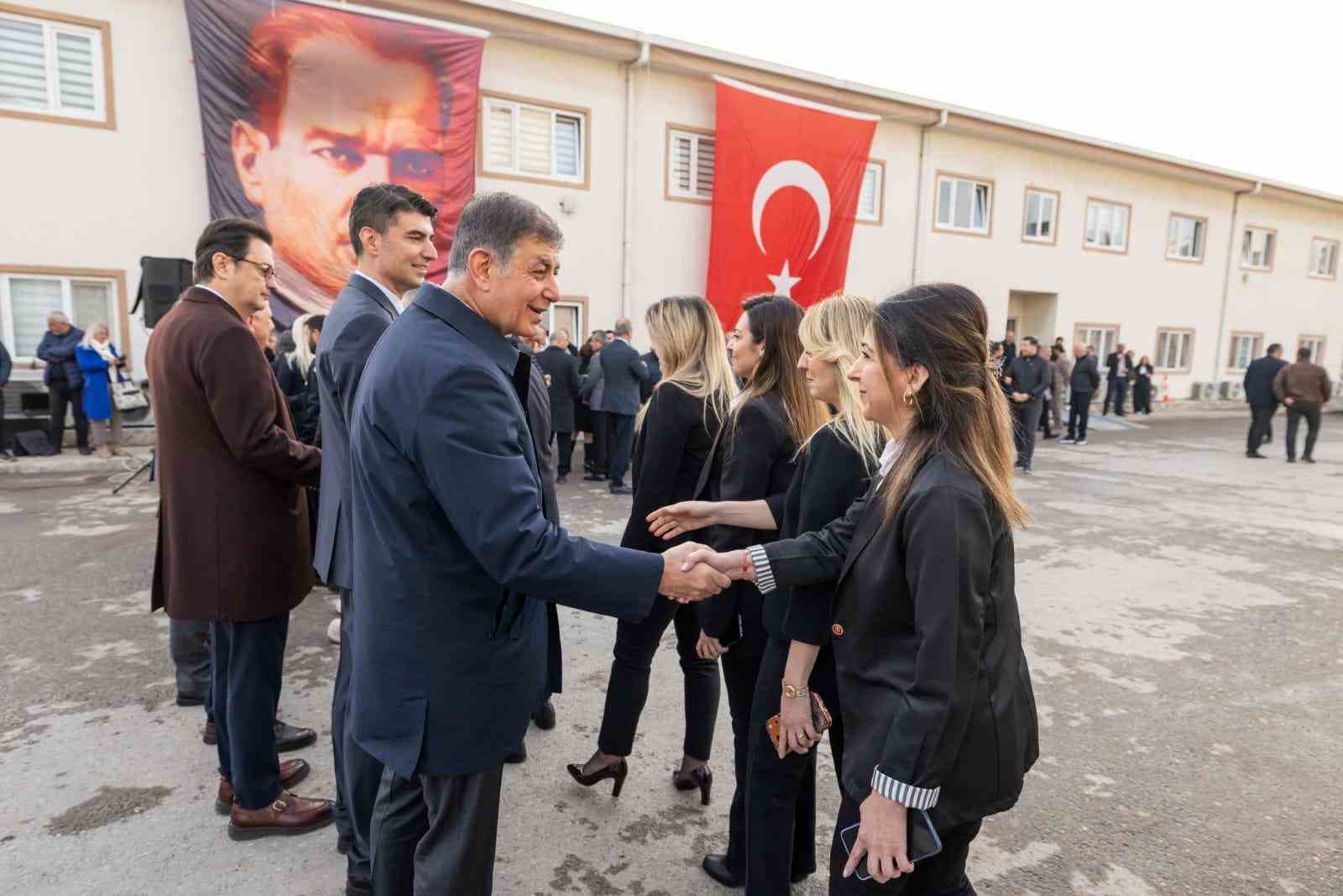 Cemil Tugay, İZSU personeli ile bayramlaştı: "İZSU bizim gururumuzdur"
