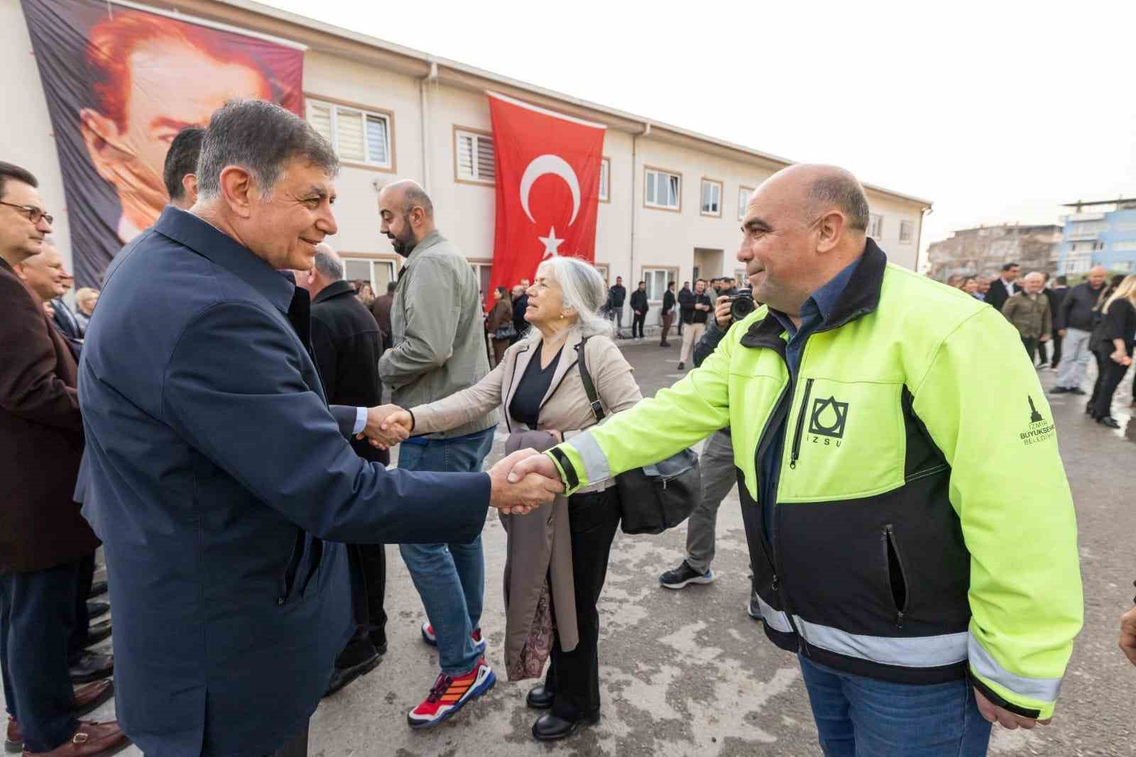 Cemil Tugay, İZSU personeli ile bayramlaştı: "İZSU bizim gururumuzdur"
