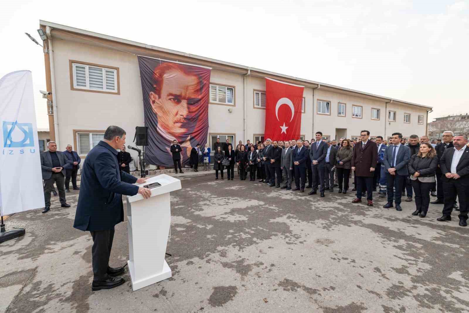 Cemil Tugay, İZSU personeli ile bayramlaştı: "İZSU bizim gururumuzdur"
