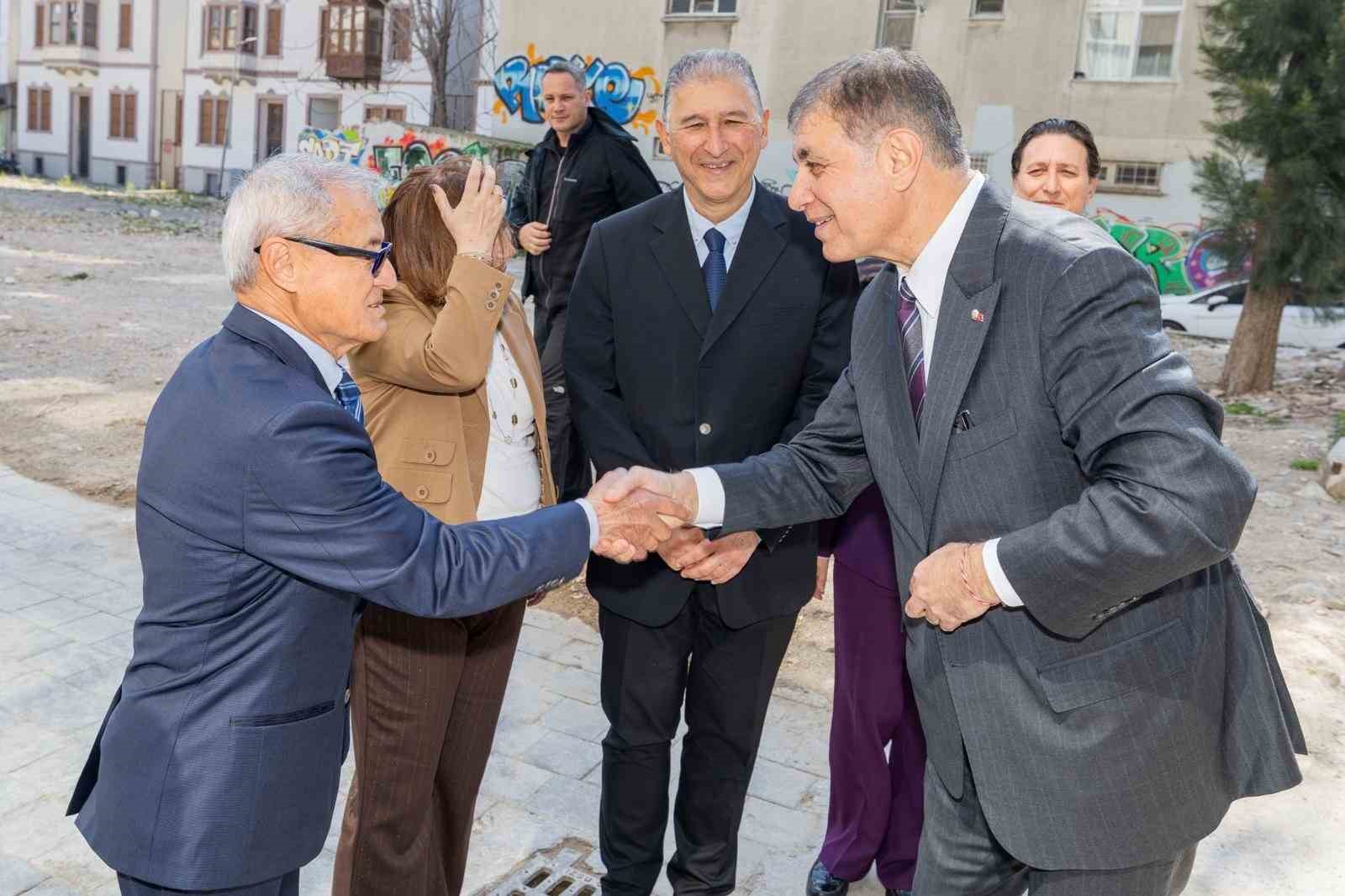 Cemil Tugay’dan sağlık emekçilerine teşekkür
