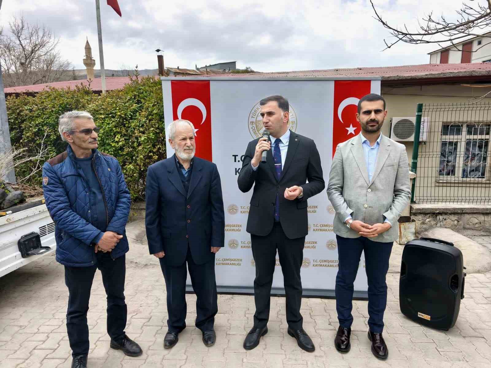 Çemişgezek’te vatandaşlara ücretsiz fidan dağıtıldı
