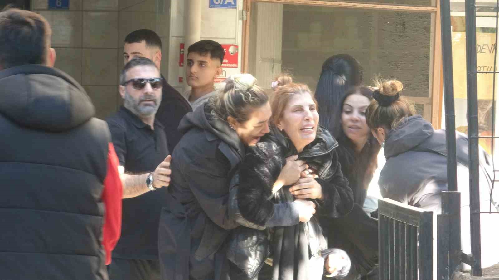 Cenaze aracını "Özgür bunu bize nasıl yaptın" diyerek yolladı
