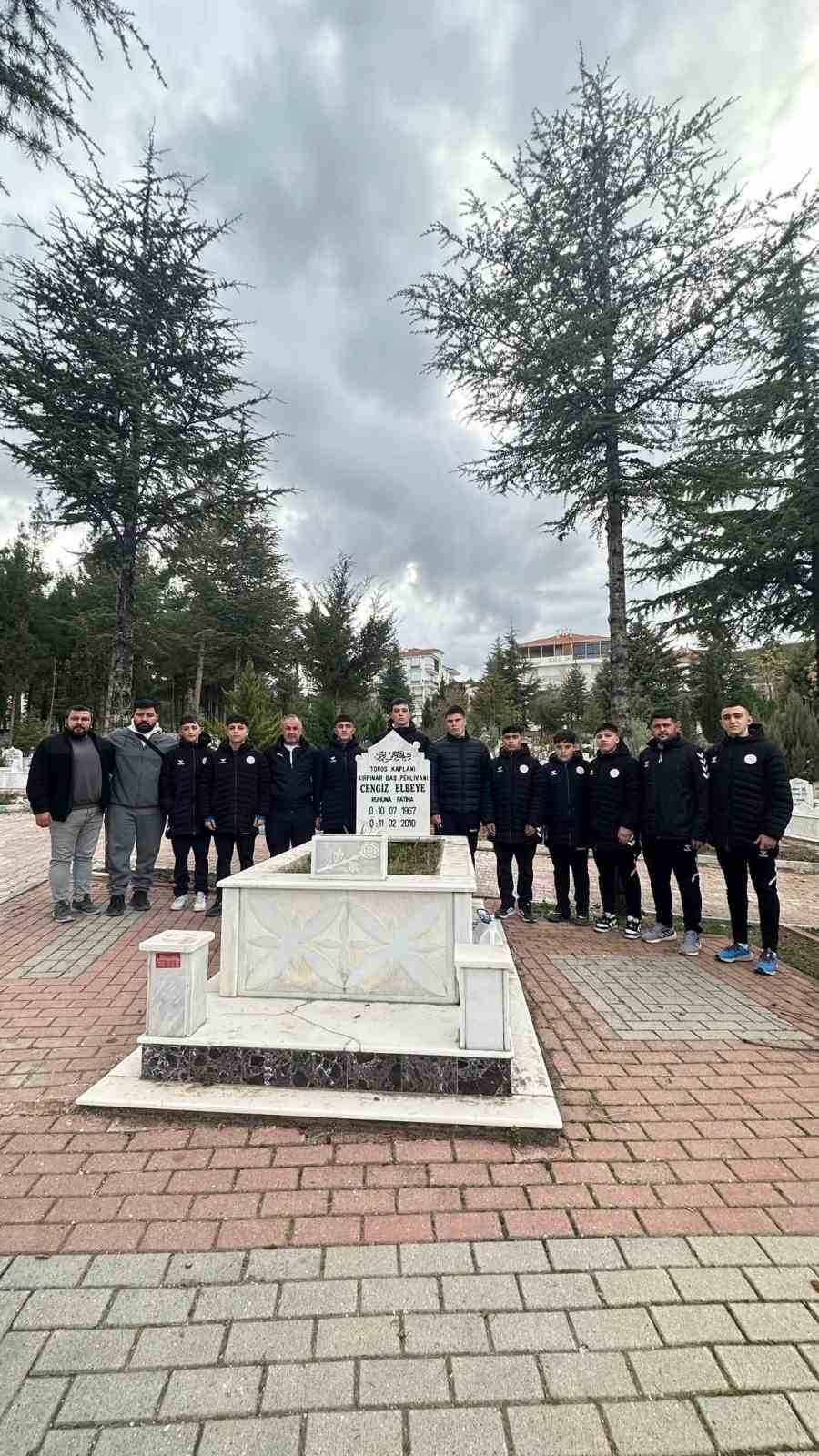 Cengiz Elbeye anıldı
