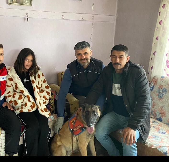 Cep telefonu elinden alınınca evden kaçan 13 yaşındaki kız bulundu
