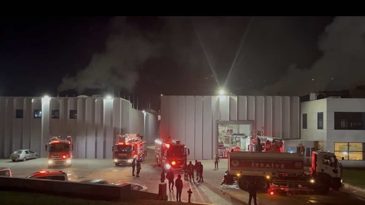 Çerkezköy OSB’de fabrika yangını kontrol altına alındı
