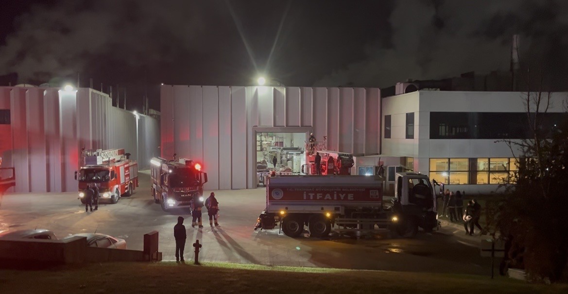 Çerkezköy OSB’de fabrika yangını kontrol altına alındı
