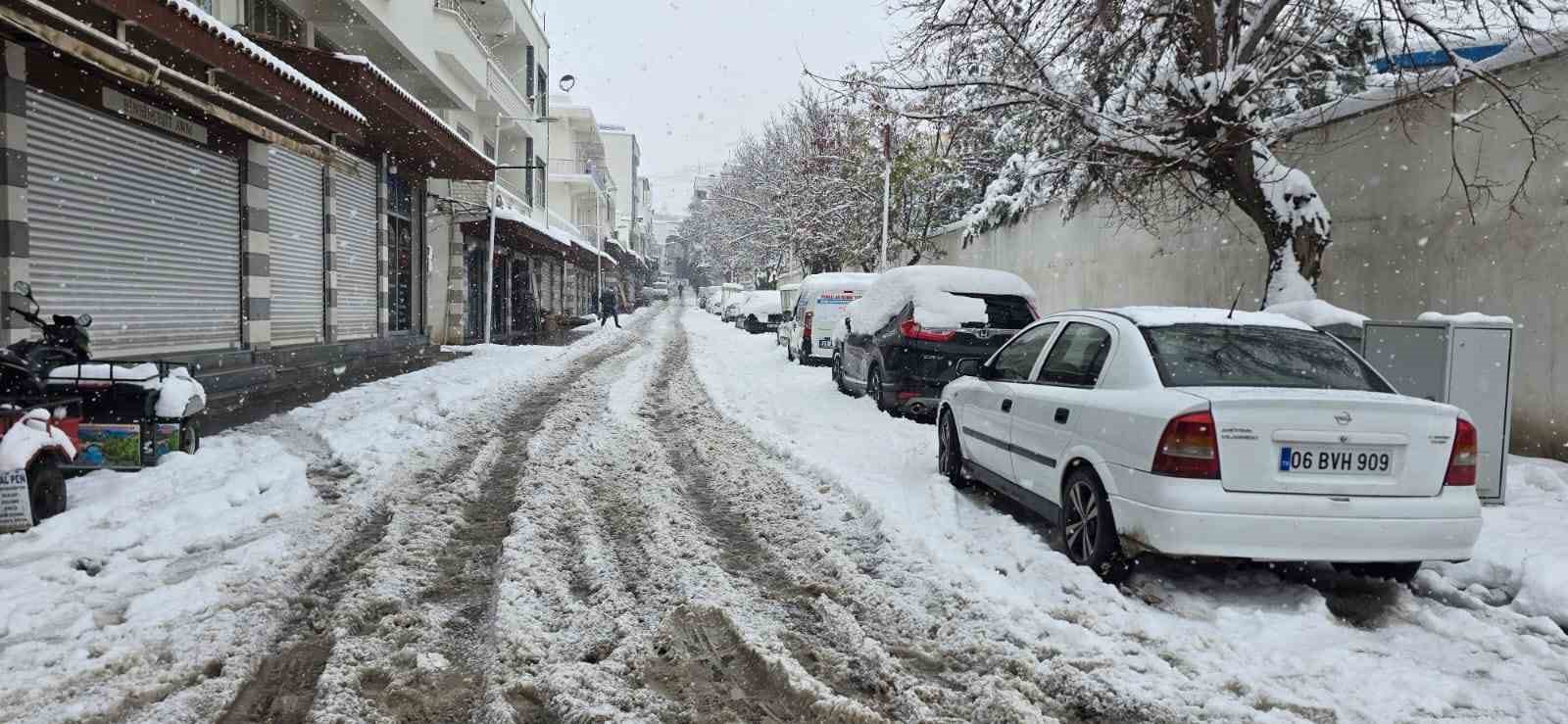 Çermik’in Siverek, Ergani ve Çüngüş bağlantısı kesildi

