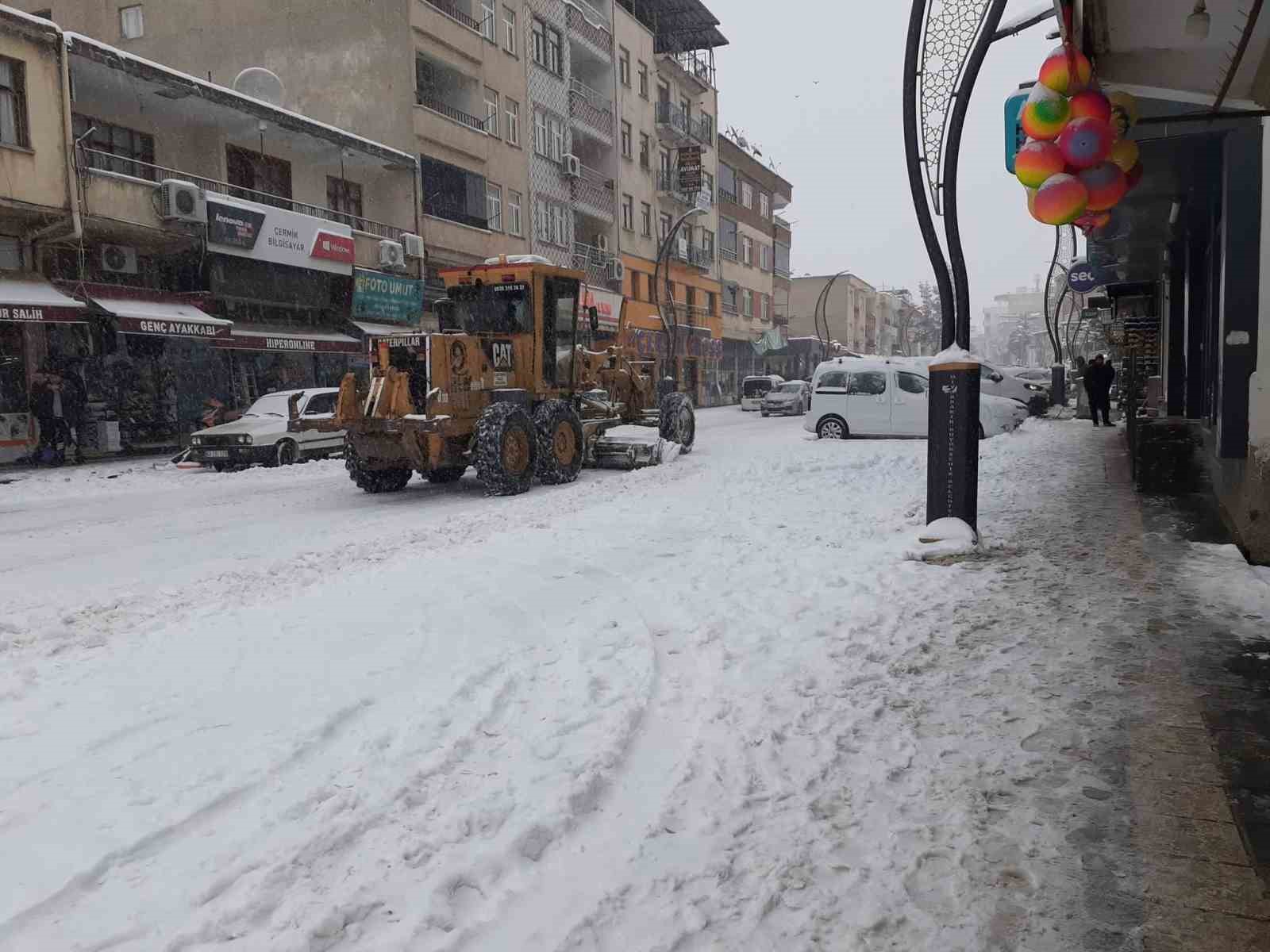 Çermik’in Siverek, Ergani ve Çüngüş bağlantısı kesildi
