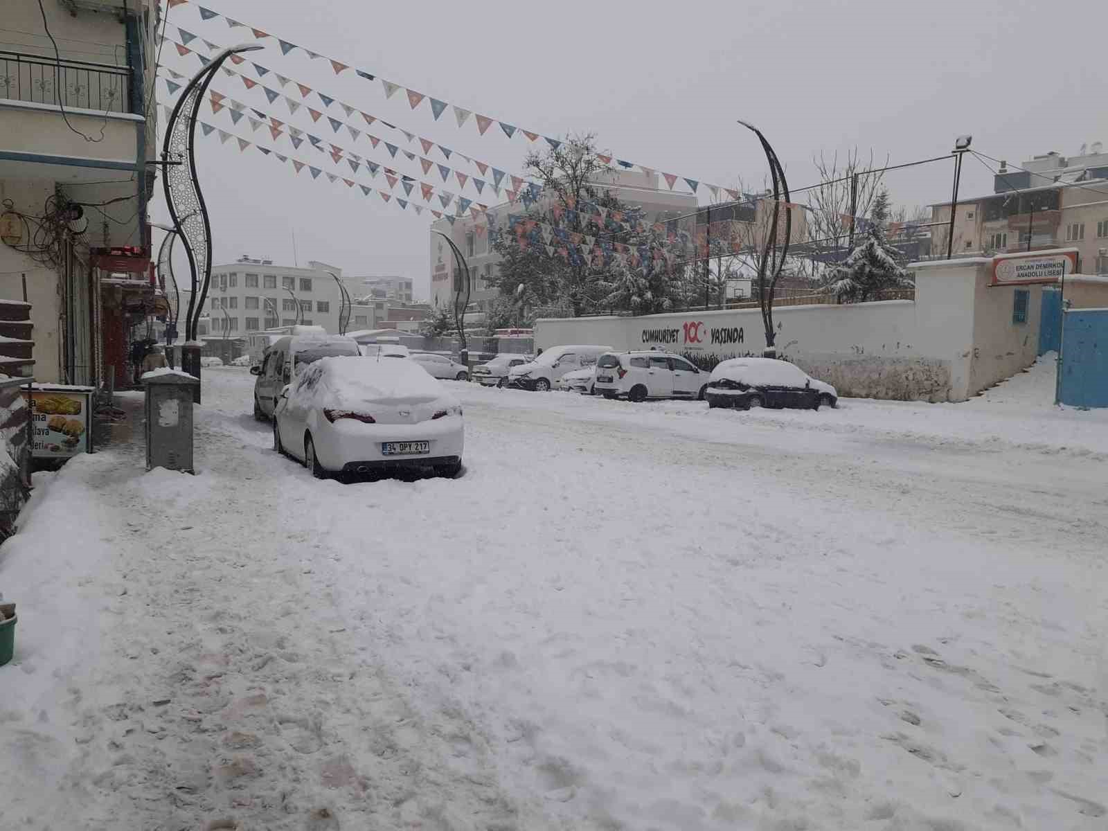 Çermik’in Siverek, Ergani ve Çüngüş bağlantısı kesildi
